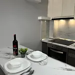 Modern Near The شقة *