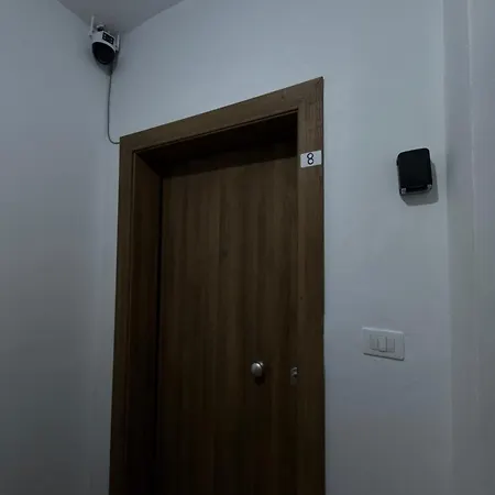 Modern Near The شقة