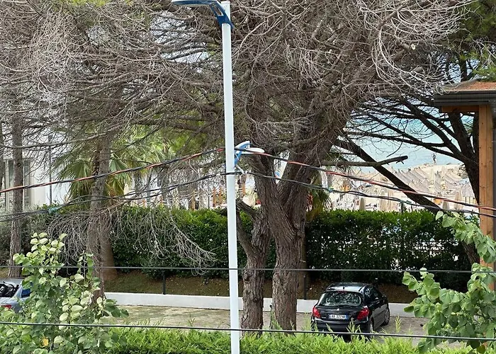 Modern Near The Lejlighed Golem (Tirana)